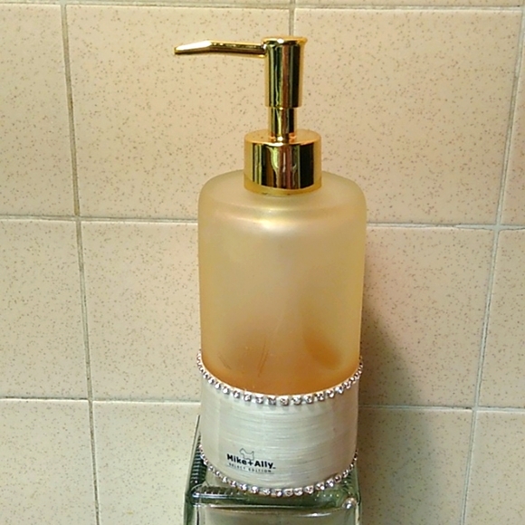 Mike + Ally Select Edition Audrey Moonglow Lotion Pump Dispenser rhinestones - Picture 2 of 6